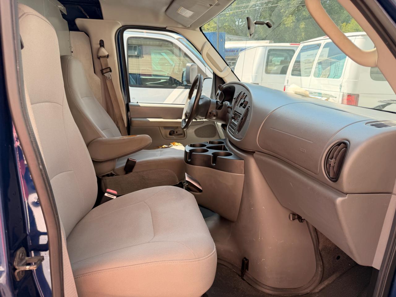 Ford Econoline E-250 2007