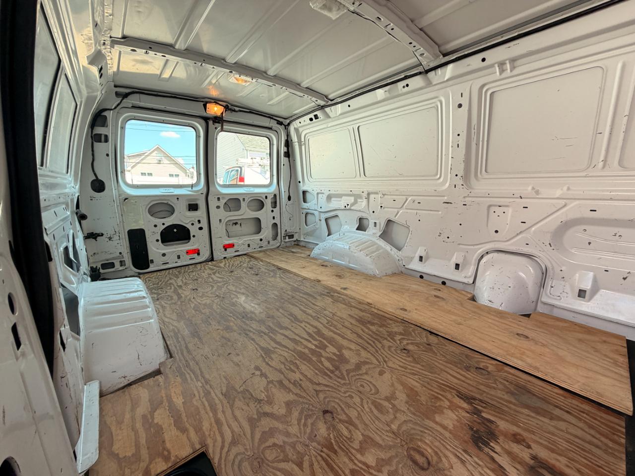 Ford Econoline E-250 2012