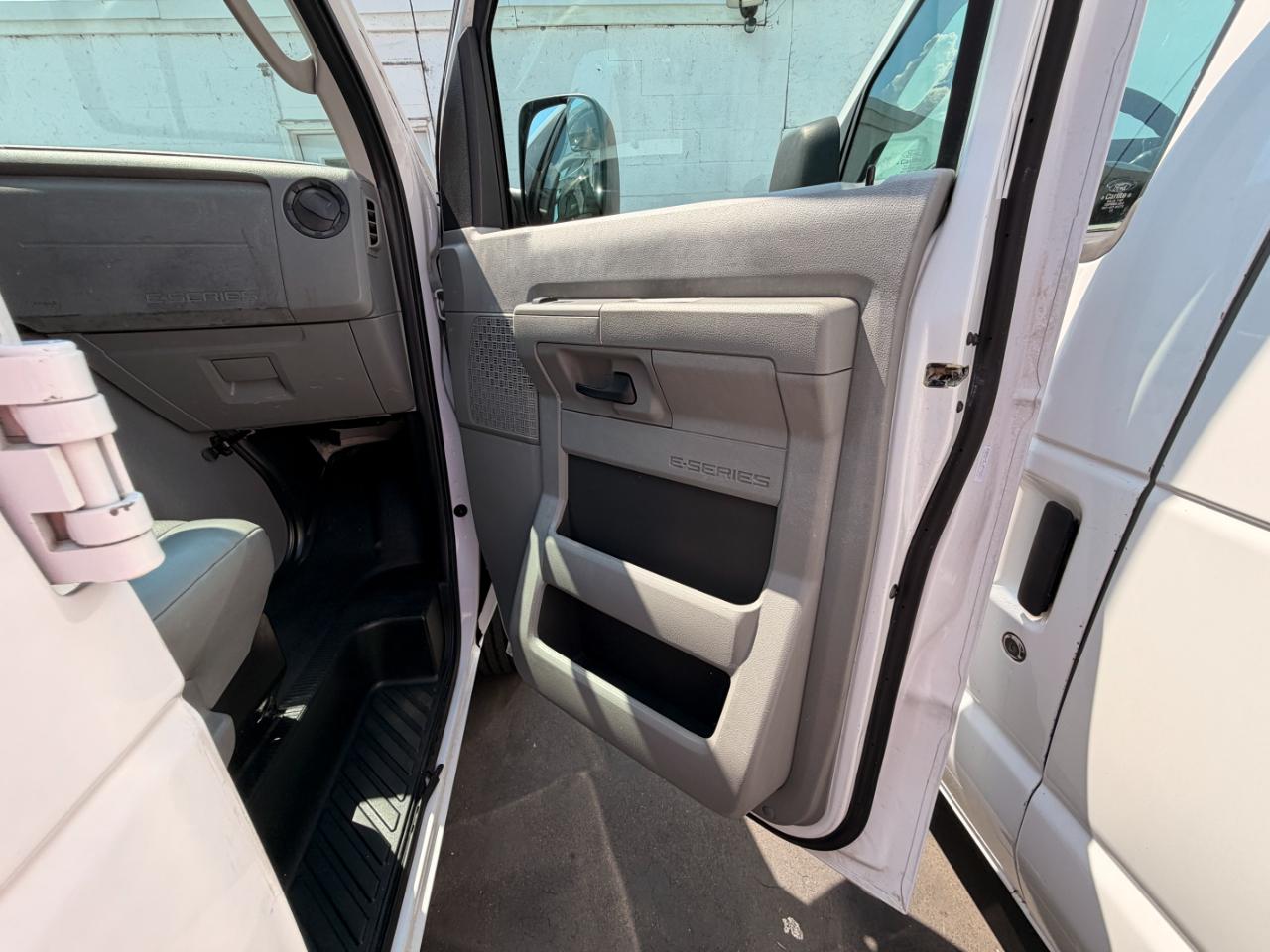 Ford Econoline E-250 2012