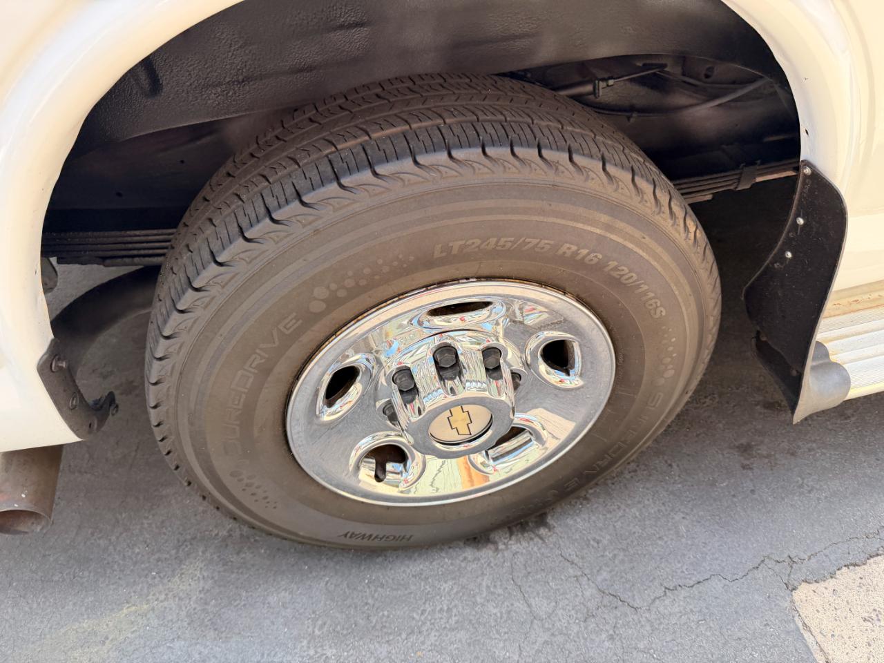 Chevrolet Express LS 3500 2009