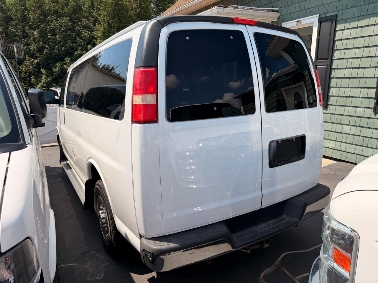 Chevrolet Express LS 3500 2009