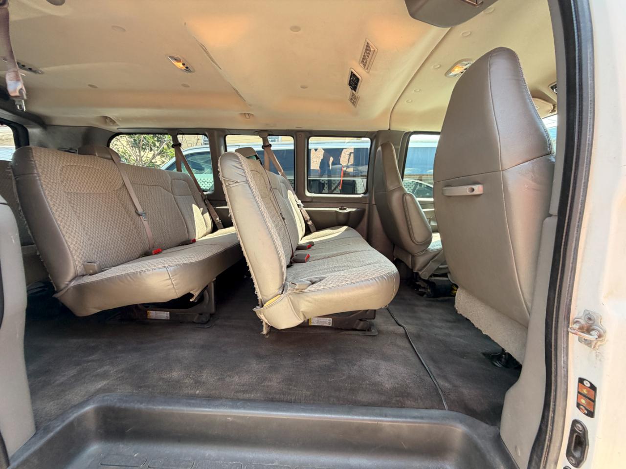 Chevrolet Express LS 3500 2009