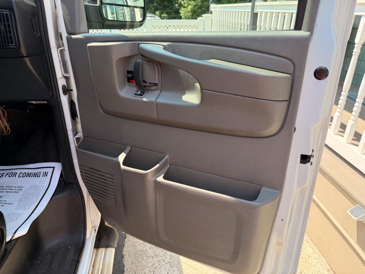 Chevrolet Express LS 3500 2009