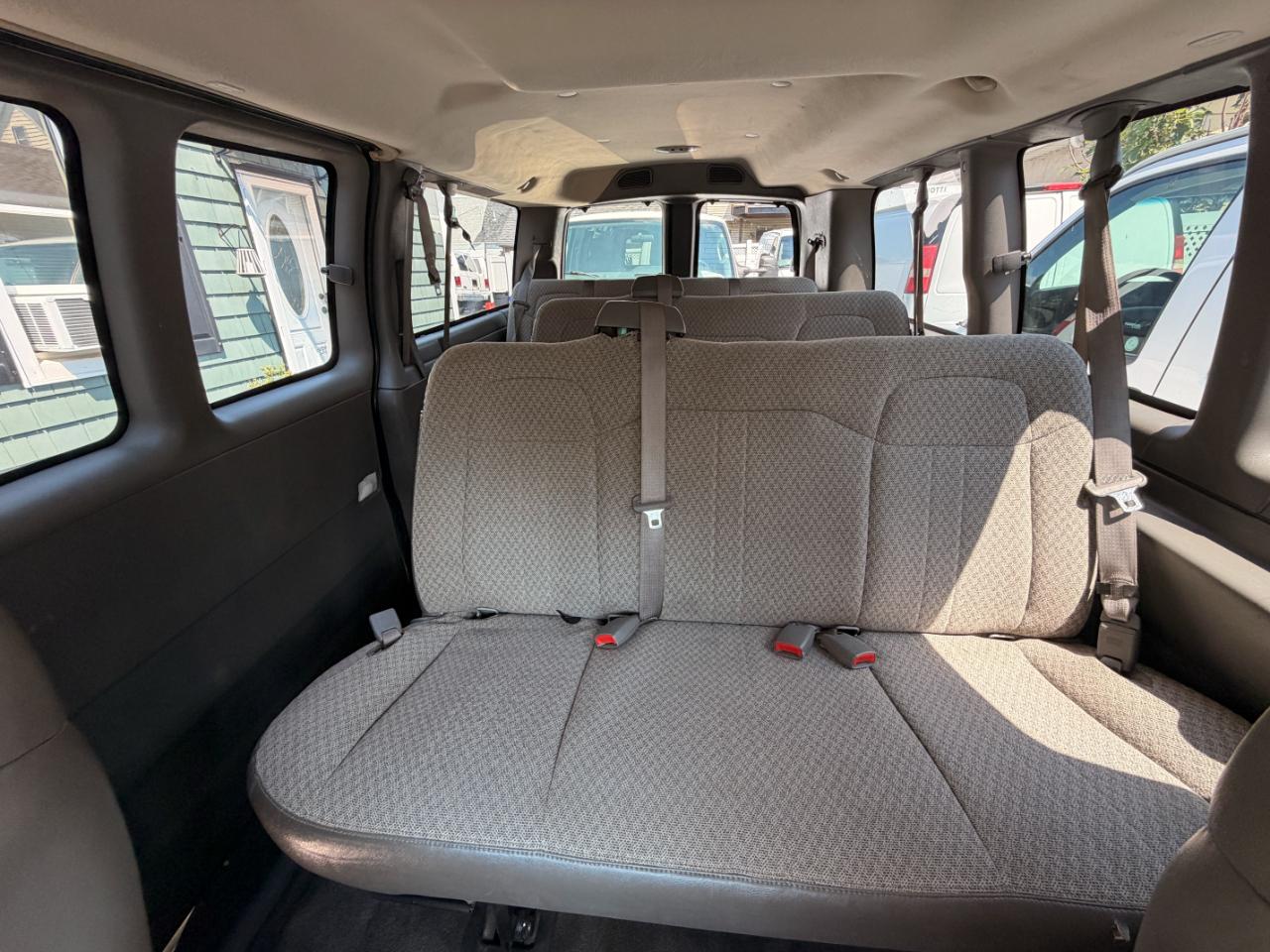 Chevrolet Express LS 3500 2009
