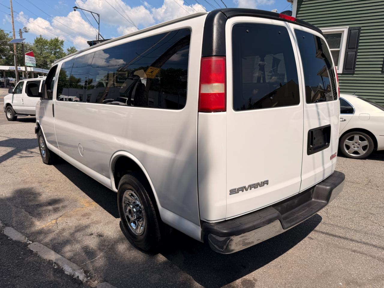 GMC Savana G3500 Extended 2005