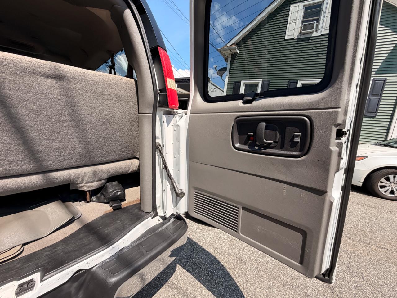 GMC Savana G3500 Extended 2005