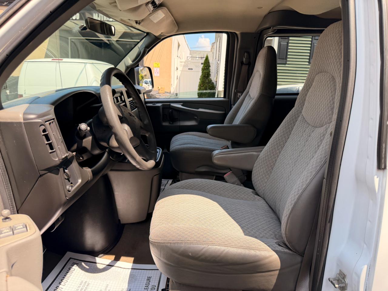 GMC Savana G3500 Extended 2005
