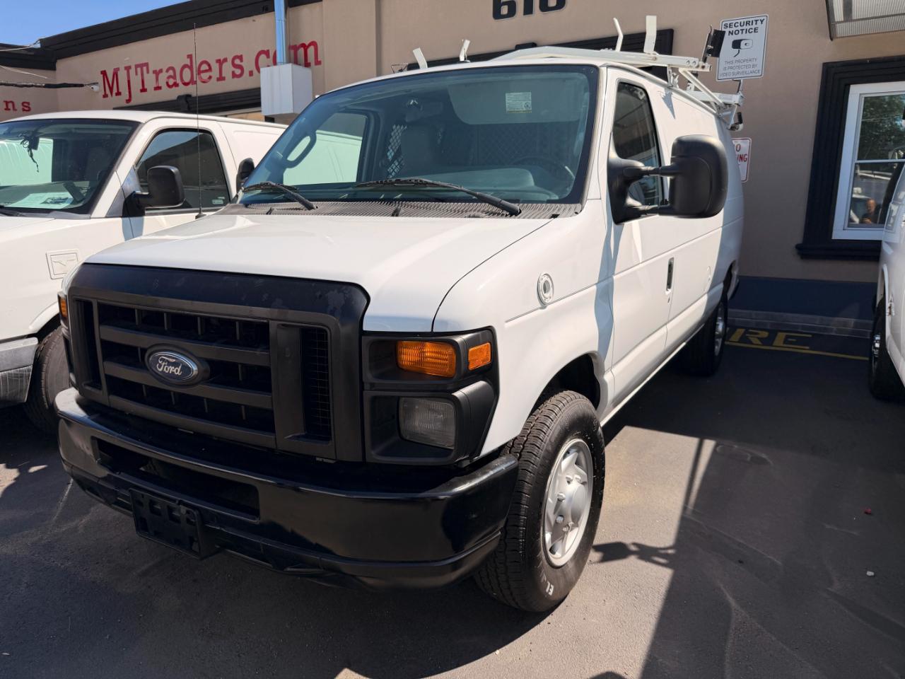 Ford Econoline E-250 2010