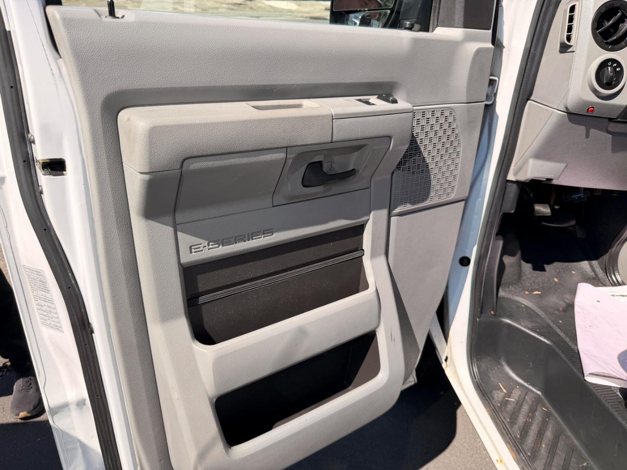 Ford Econoline E-250 2014