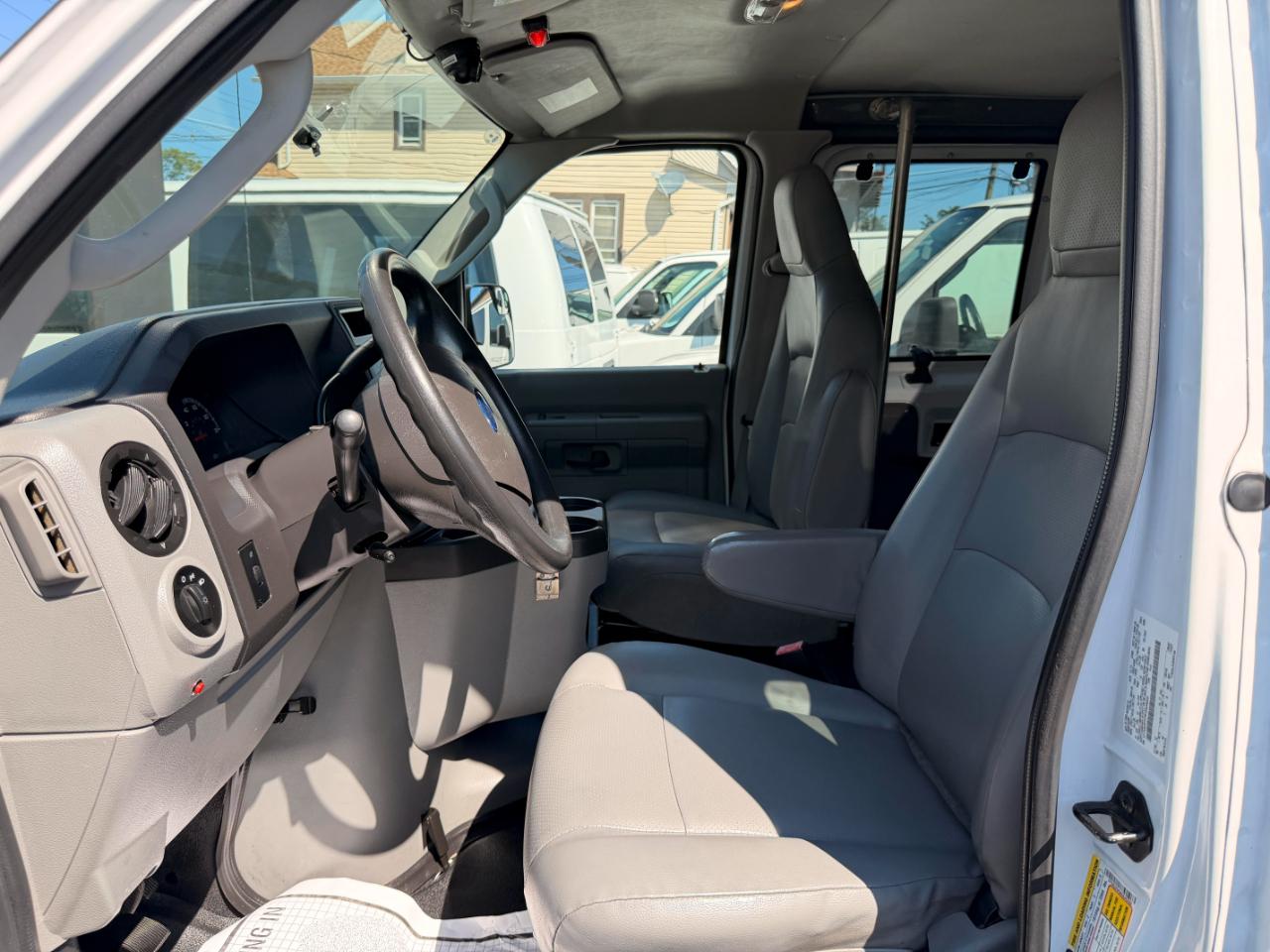 Ford Econoline E-250 2014