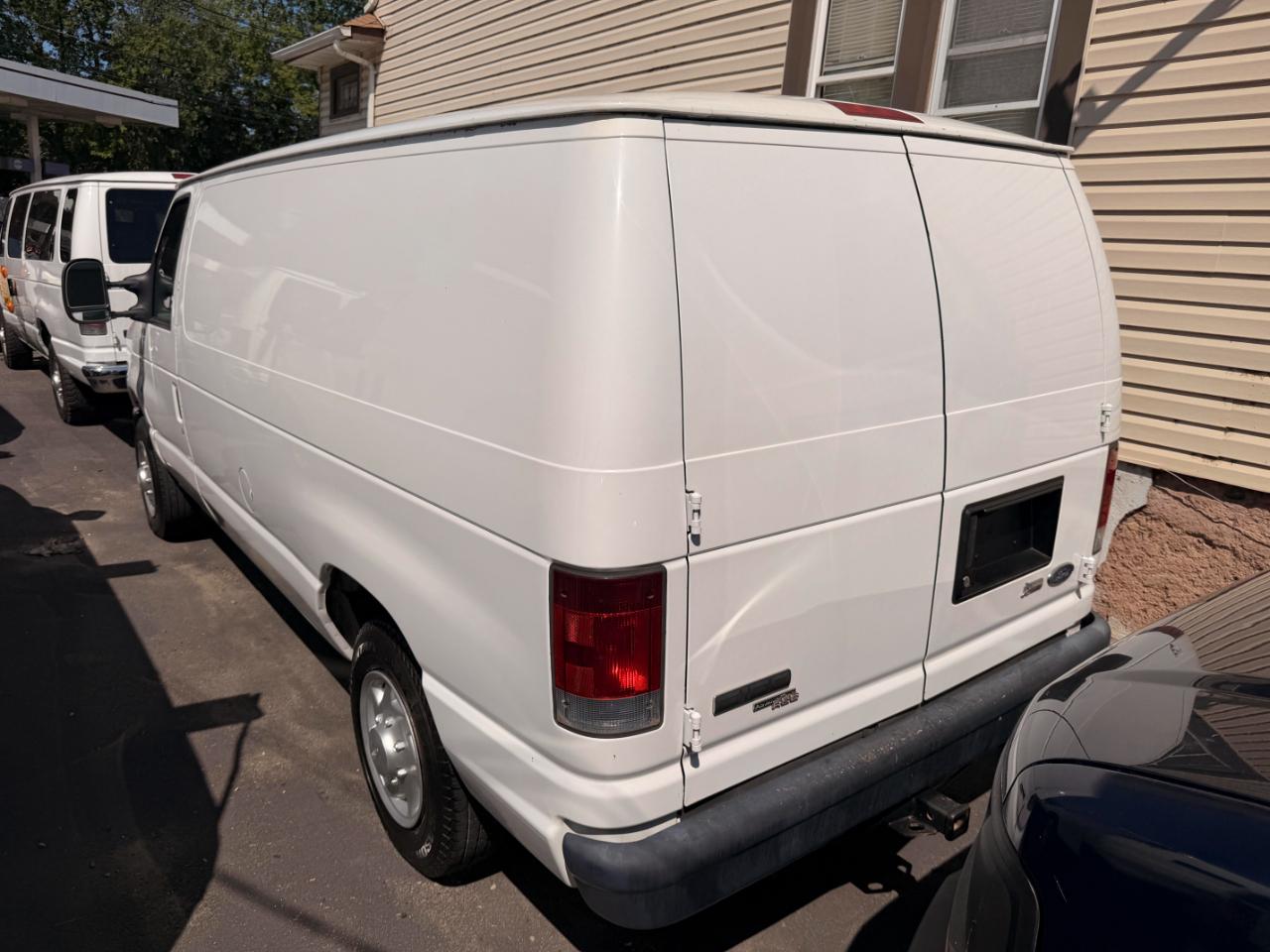 Ford Econoline E-150 2011