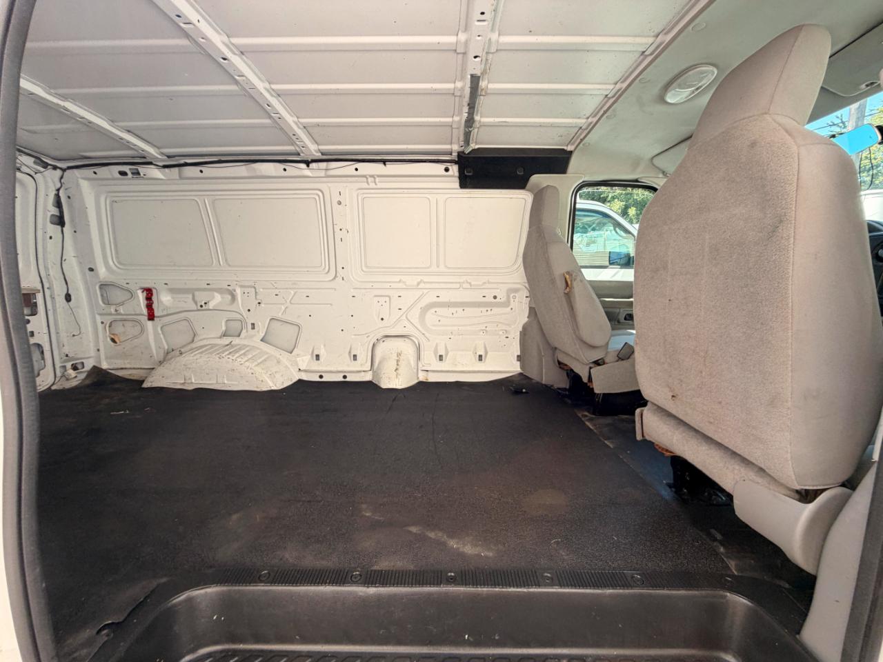 Ford Econoline E-150 2011