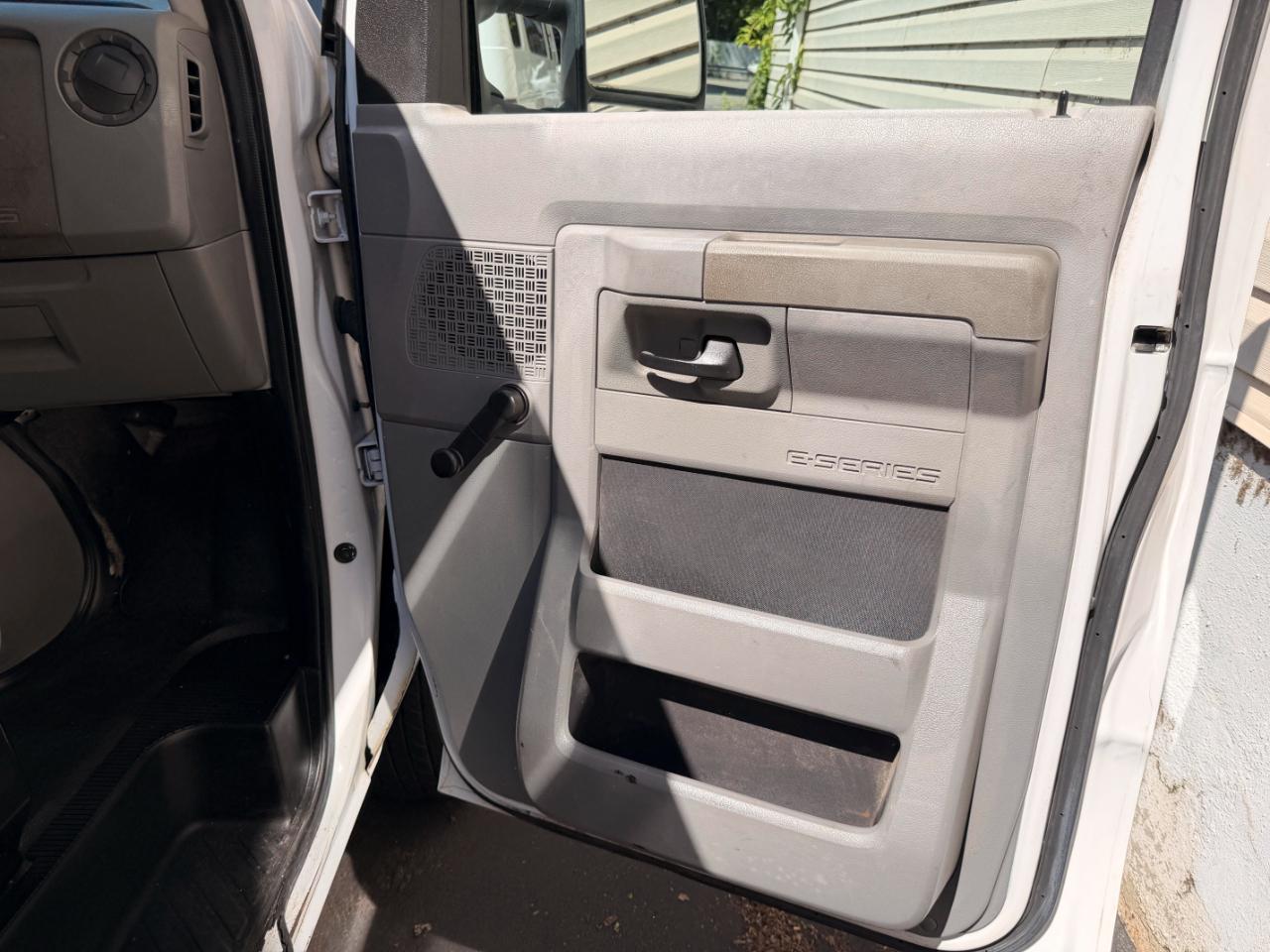 Ford Econoline E-150 2011
