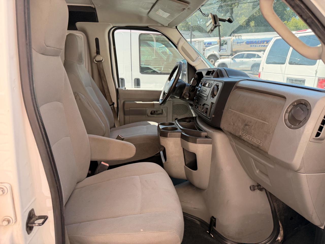 Ford Econoline E-150 2011
