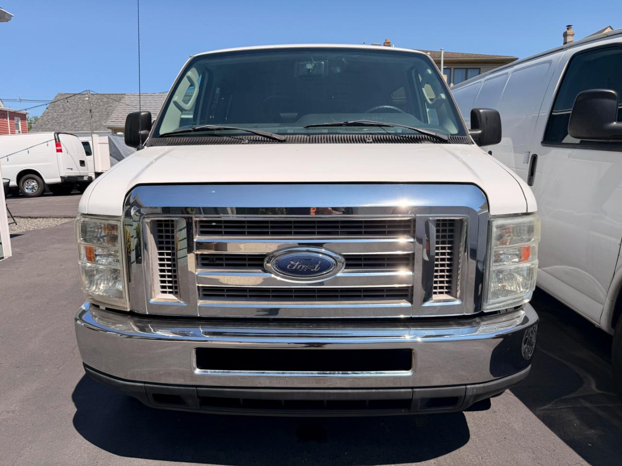 Ford Econoline E-350 XLT Super Duty Extended 2012