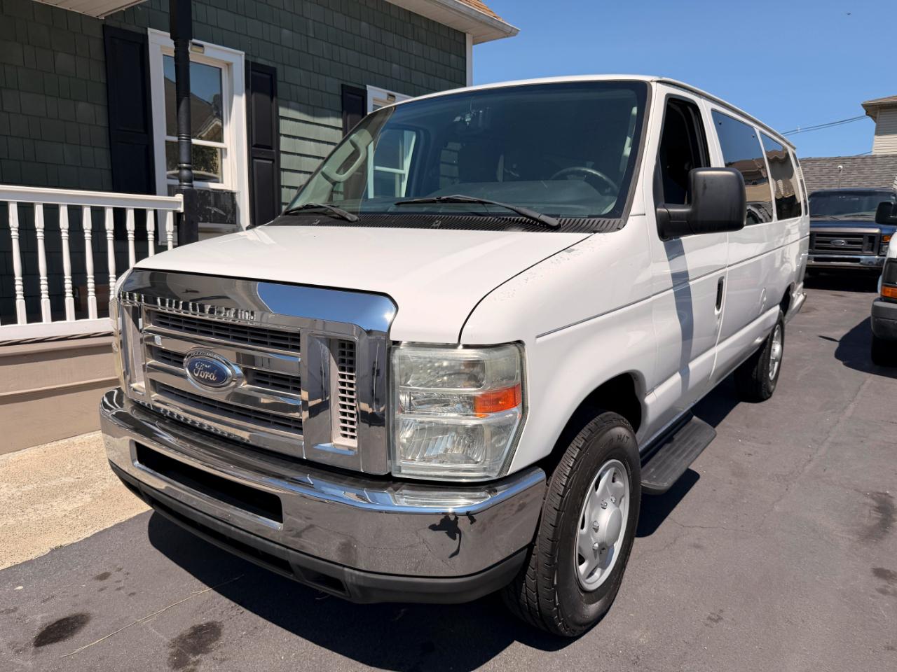 Ford Econoline E-350 XLT Super Duty Extended 2012