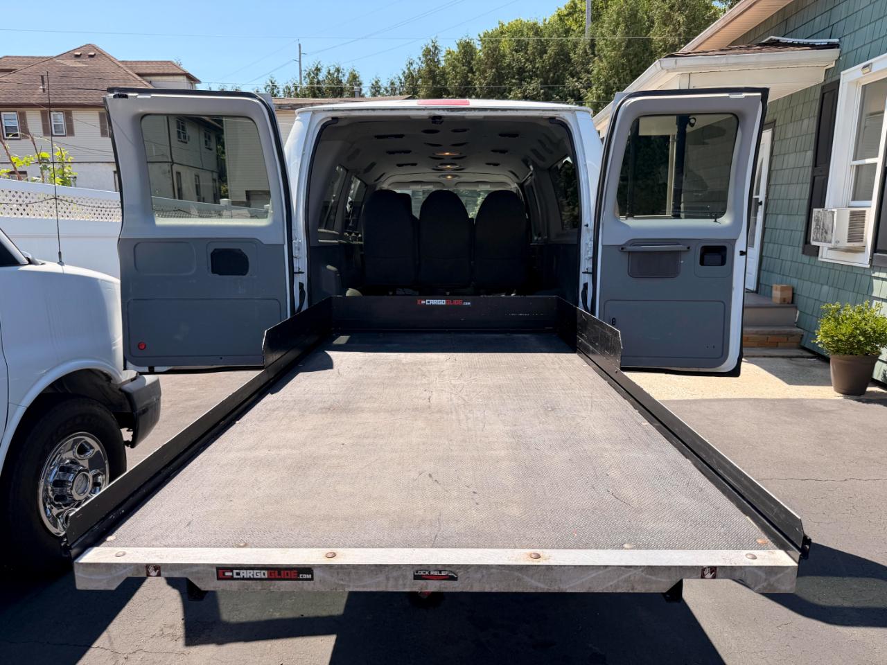 Ford Econoline E-350 XLT Super Duty Extended 2012