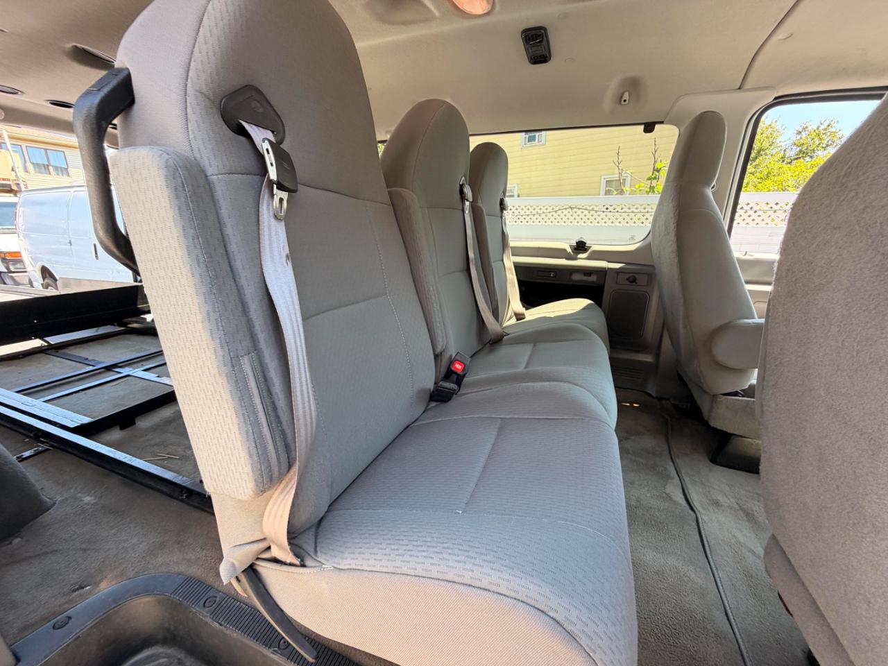 Ford Econoline E-350 XLT Super Duty Extended 2012