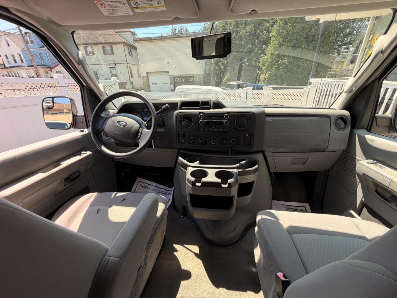 Ford Econoline E-350 XLT Super Duty Extended 2012