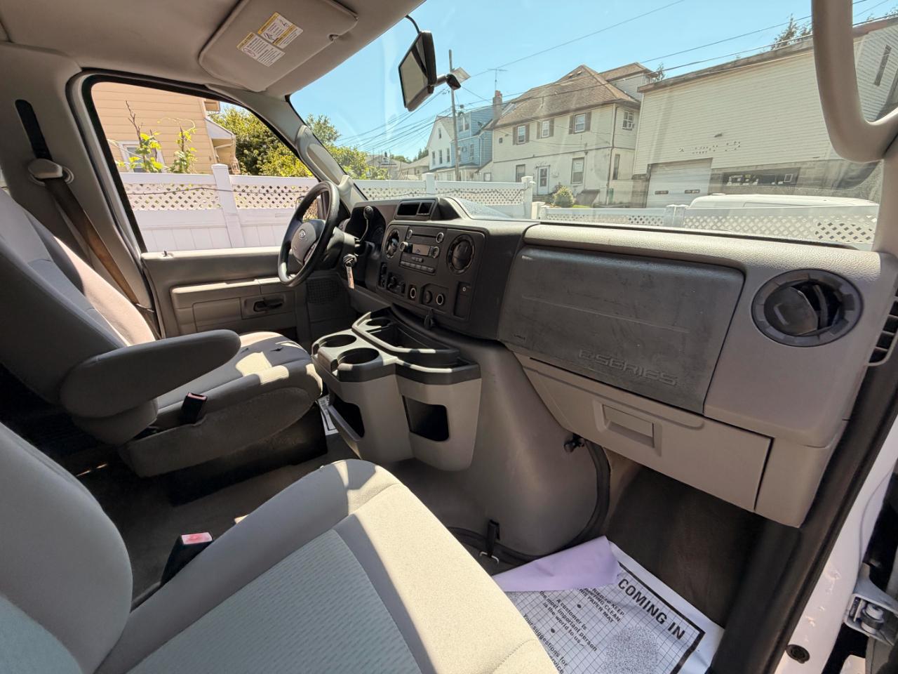 Ford Econoline E-350 XLT Super Duty Extended 2012