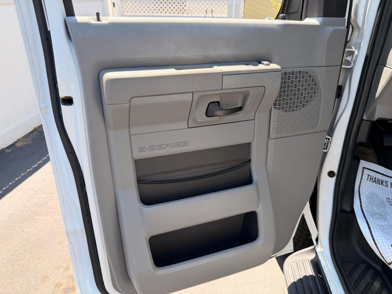 Ford Econoline E-350 XLT Super Duty Extended 2012