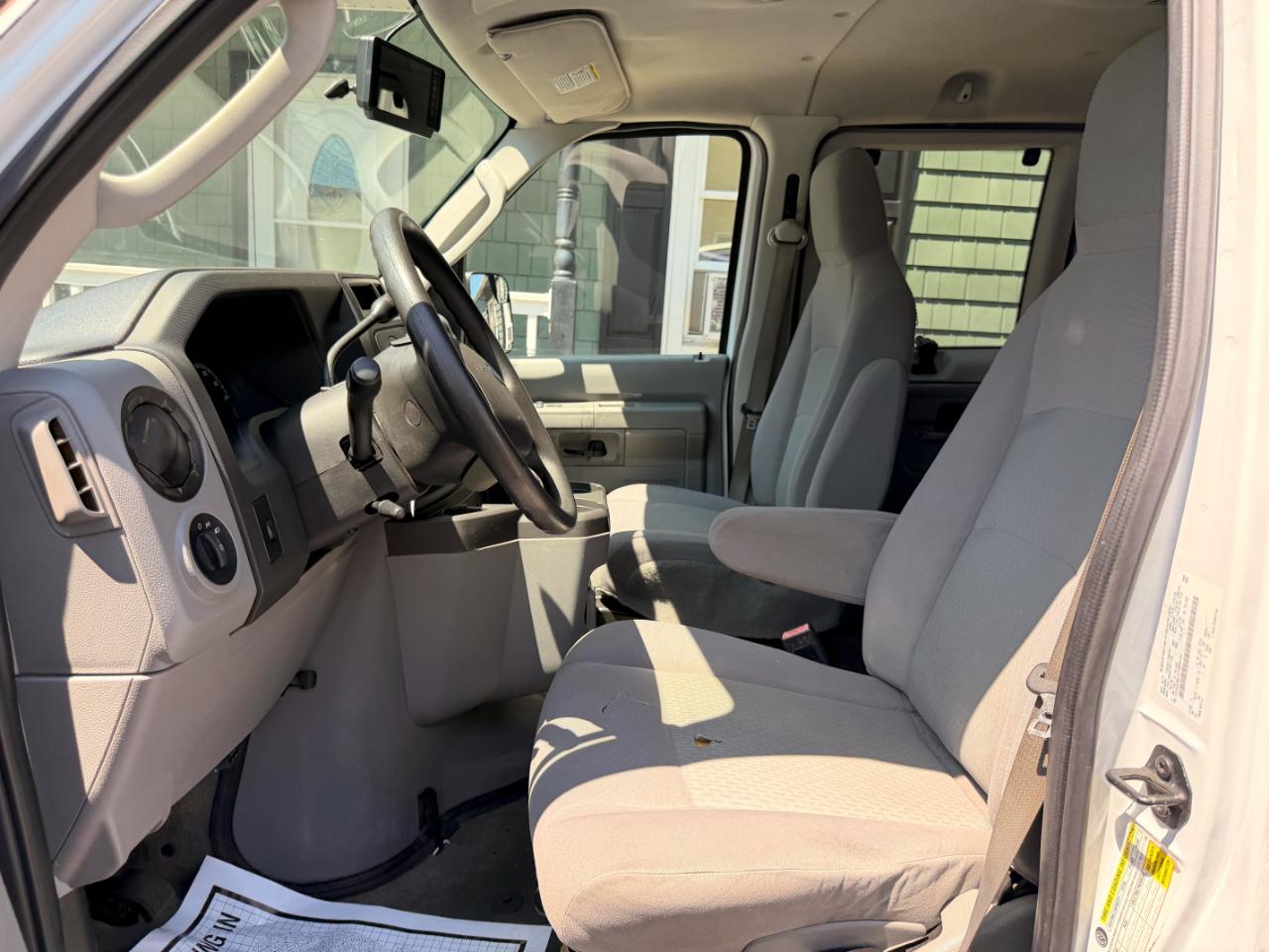 Ford Econoline E-350 XLT Super Duty Extended 2012