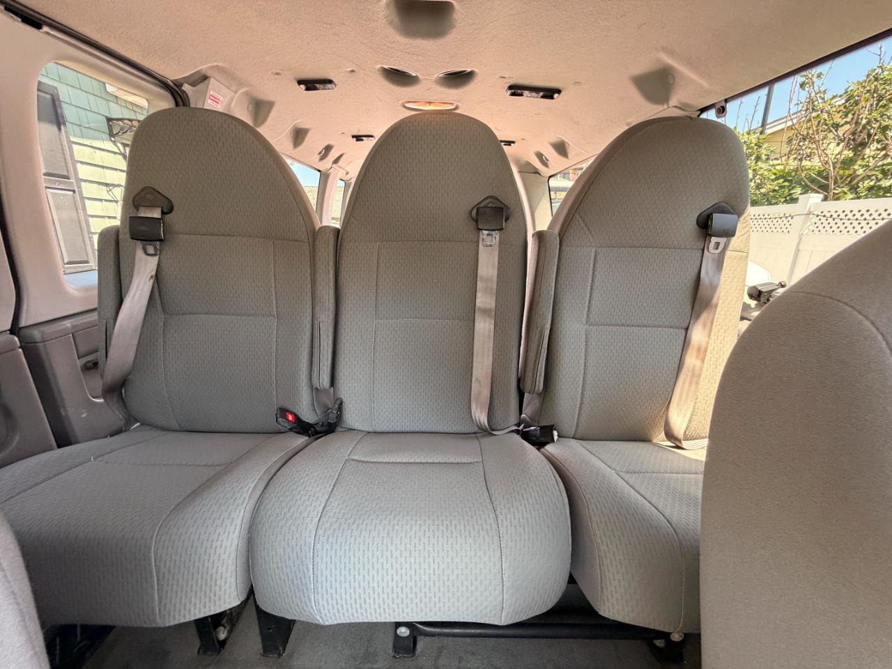 Ford Econoline E-350 XLT Super Duty Extended 2012