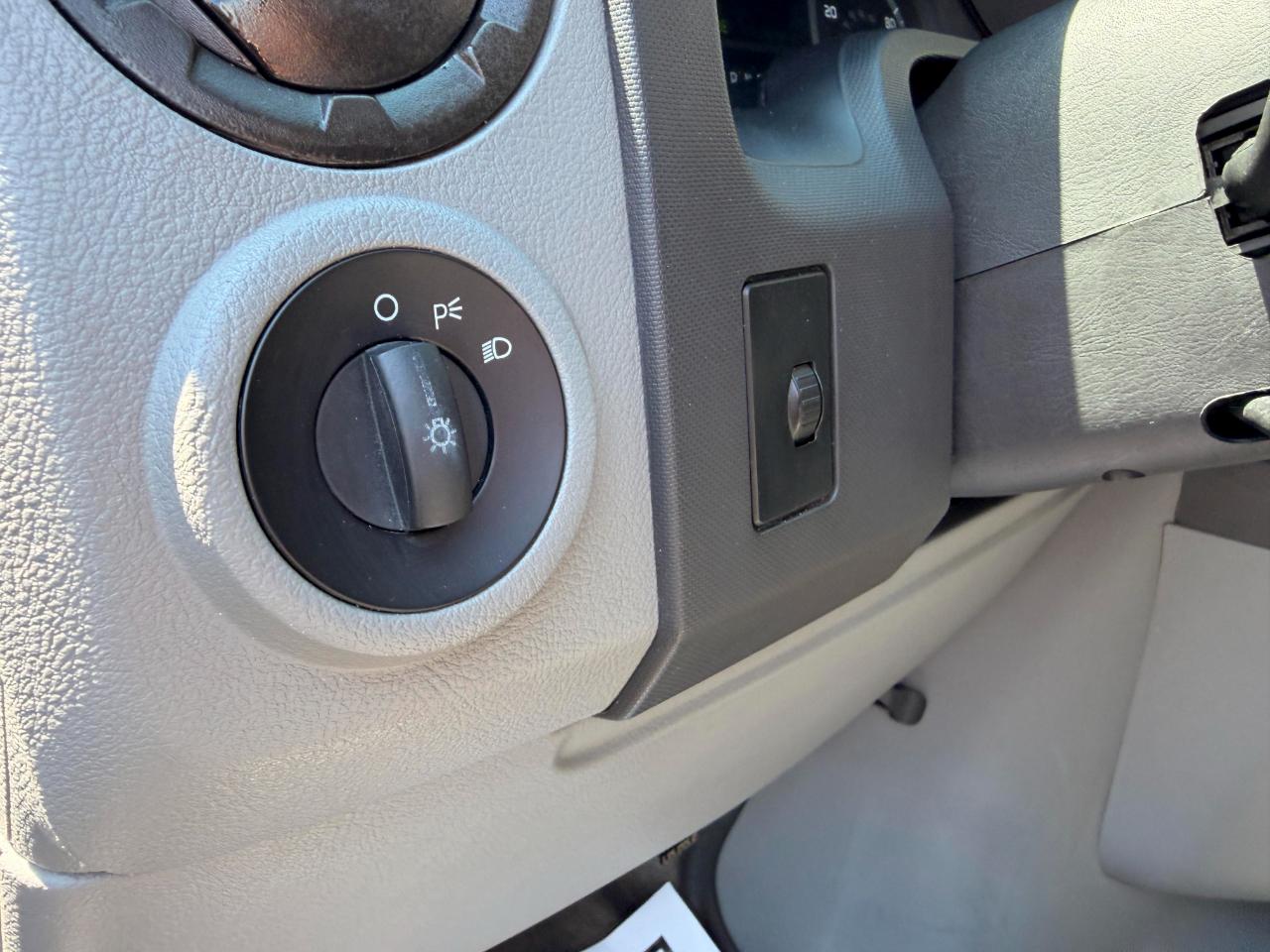 Ford Econoline E-350 XLT Super Duty Extended 2012