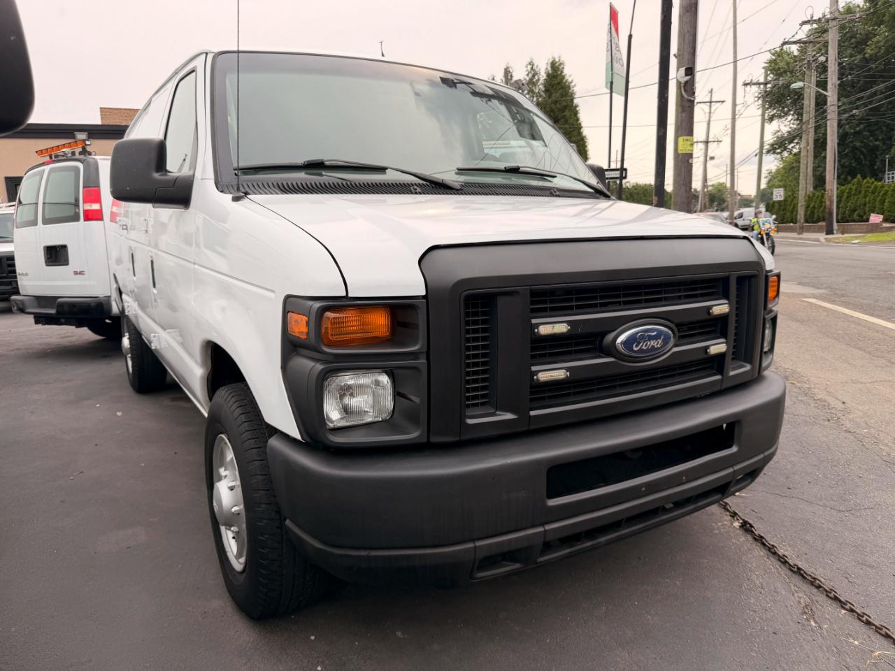 Ford Econoline E-350 Super Duty 2011