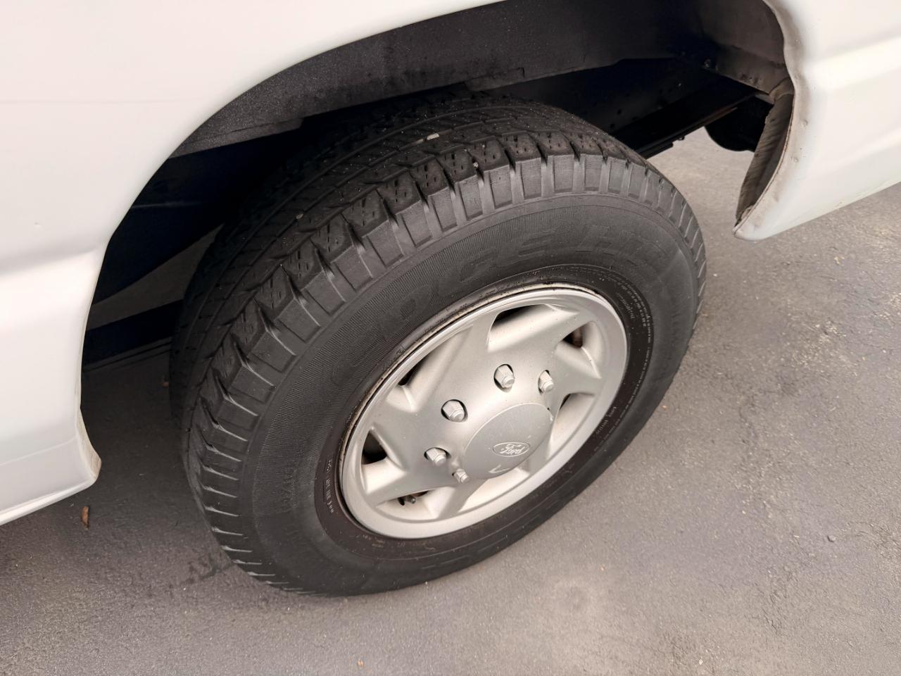 Ford Econoline E-350 Super Duty 2011