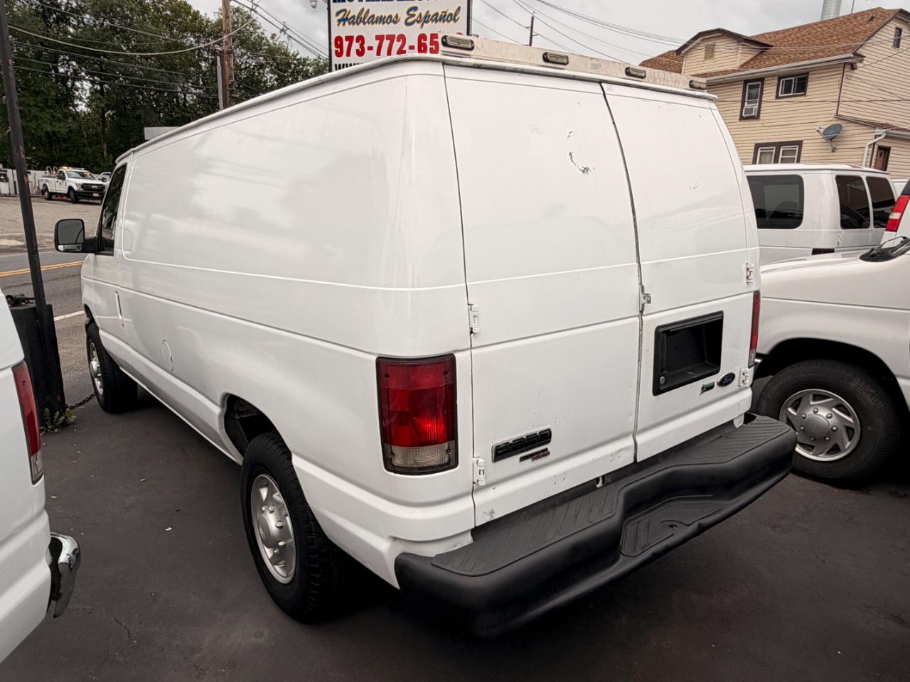 Ford Econoline E-350 Super Duty 2011