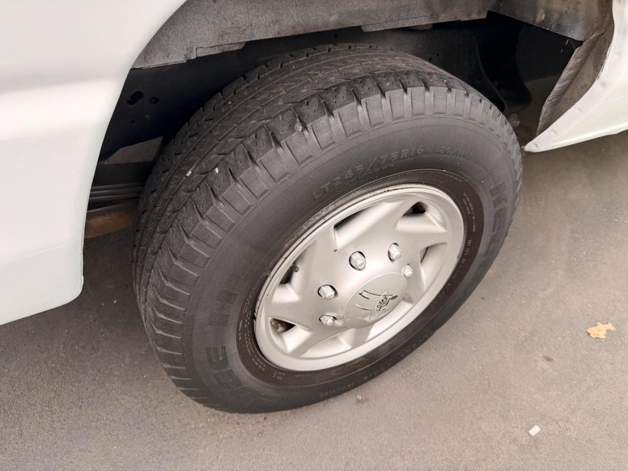 Ford Econoline E-350 Super Duty 2011