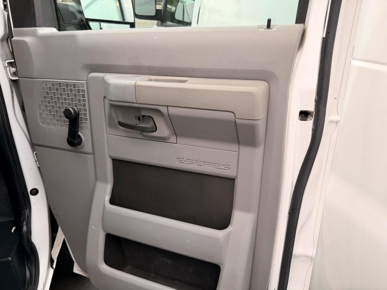 Ford Econoline E-350 Super Duty 2011