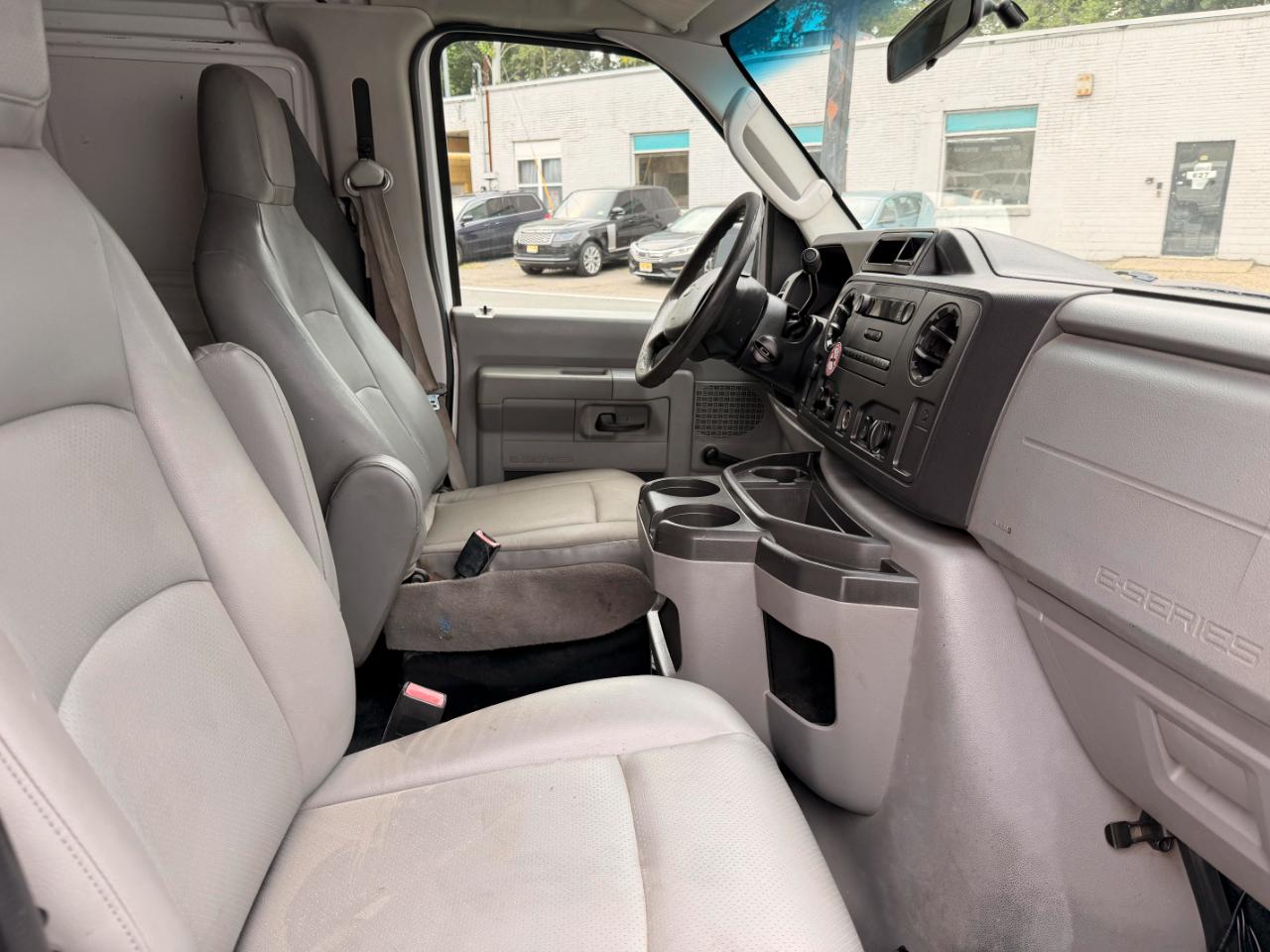 Ford Econoline E-350 Super Duty 2011