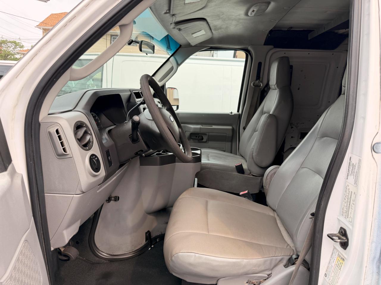 Ford Econoline E-350 Super Duty 2011