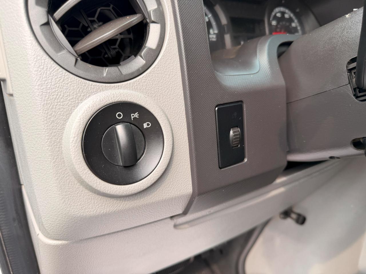 Ford Econoline E-350 Super Duty 2011
