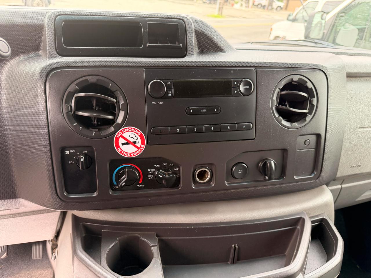 Ford Econoline E-350 Super Duty 2011