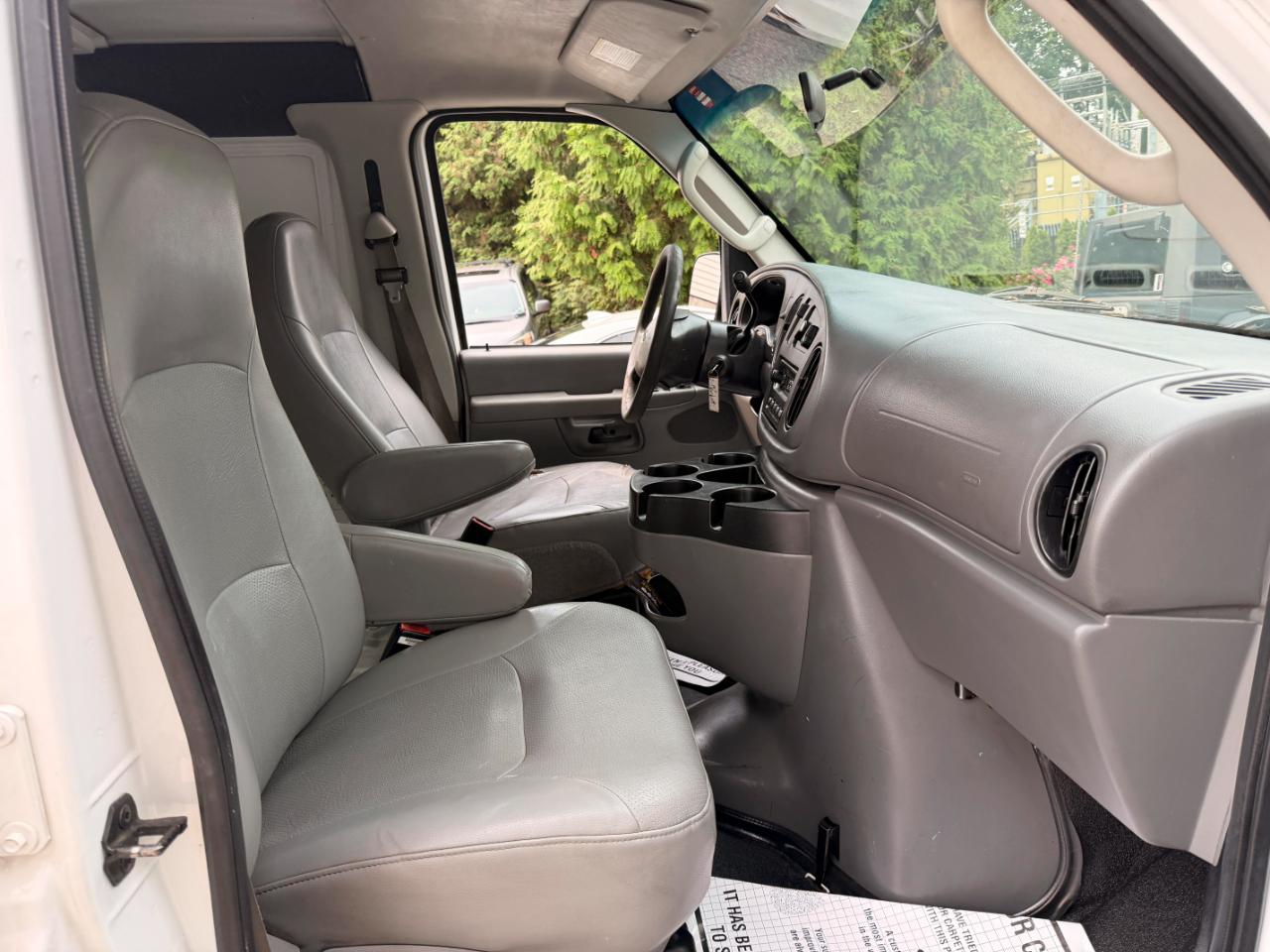 Ford Econoline E-150 2007