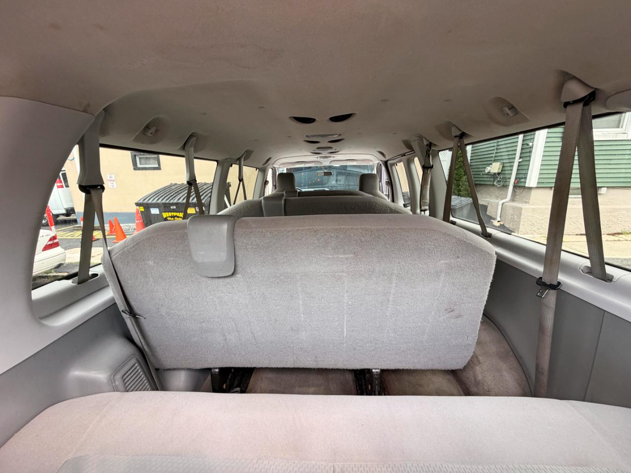 Ford Econoline E-350 XLT Super Duty Extended 2012