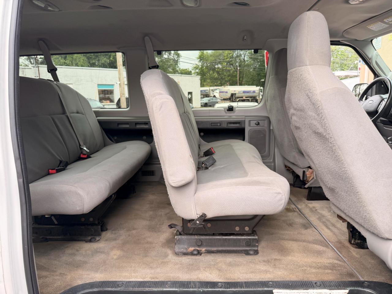 Ford Econoline E-350 XLT Super Duty Extended 2012