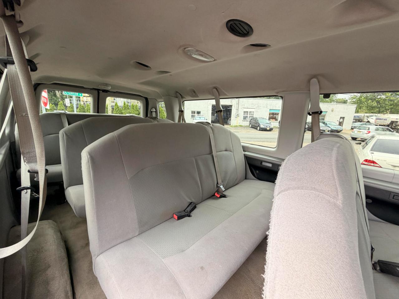 Ford Econoline E-350 XLT Super Duty Extended 2012