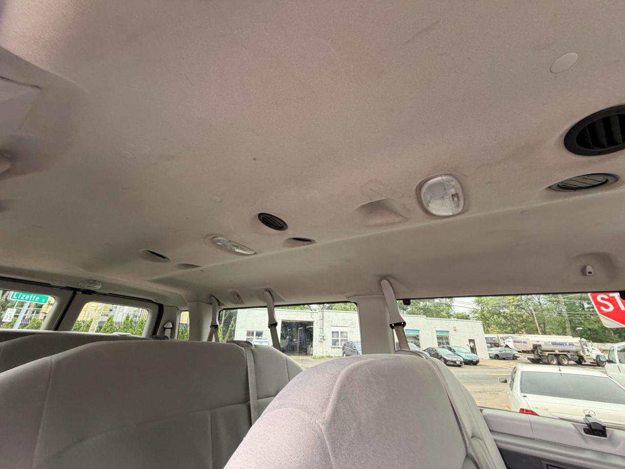 Ford Econoline E-350 XLT Super Duty Extended 2012