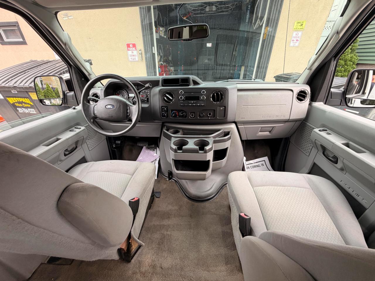 Ford Econoline E-350 XLT Super Duty Extended 2012