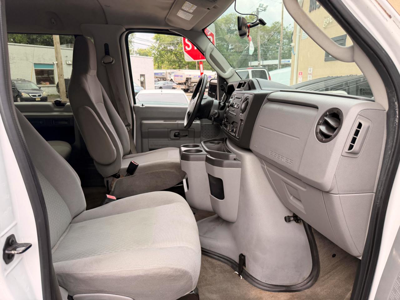 Ford Econoline E-350 XLT Super Duty Extended 2012