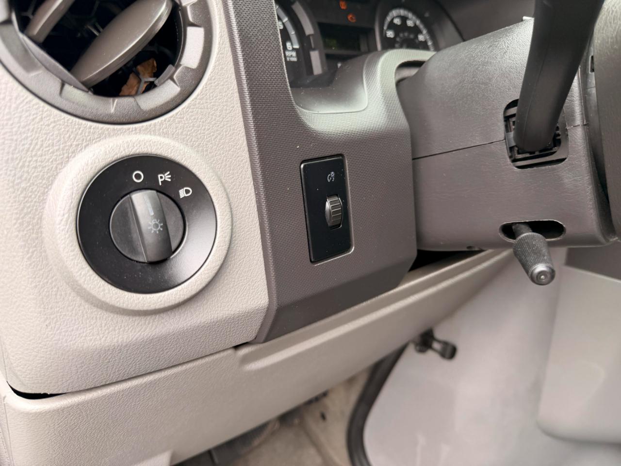 Ford Econoline E-350 XLT Super Duty Extended 2012