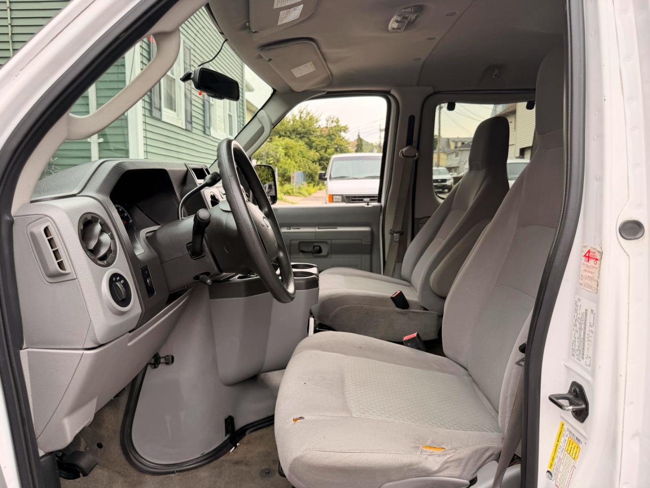 Ford Econoline E-350 XLT Super Duty Extended 2012