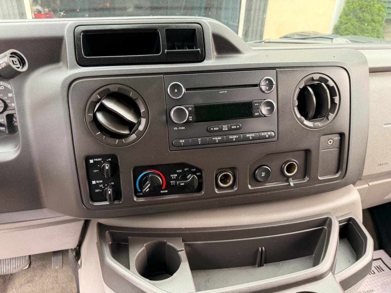 Ford Econoline E-350 XLT Super Duty Extended 2012