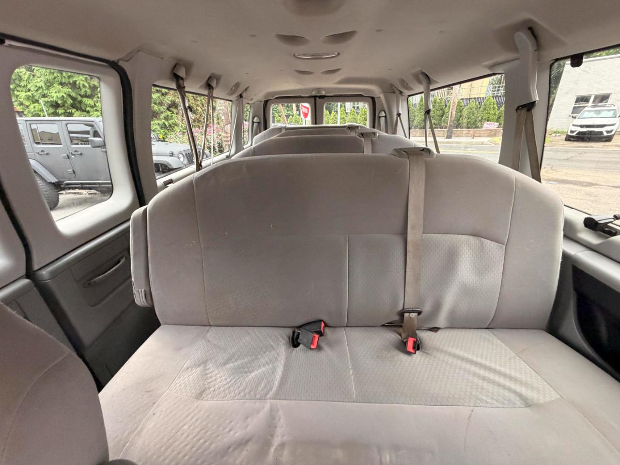 Ford Econoline E-350 XLT Super Duty Extended 2012