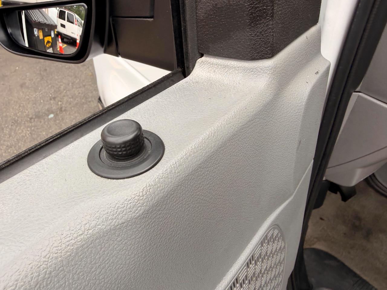 Ford Econoline E-350 XLT Super Duty Extended 2012