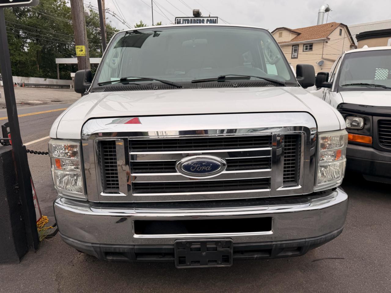 Ford Econoline E-350 XLT Super Duty Extended 2012